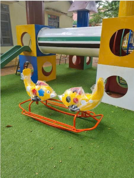 Bập bênh cá heo vàng