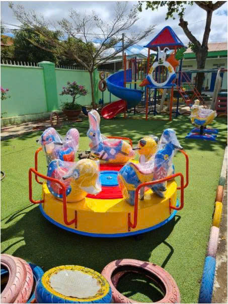 đu quay 5 con vật